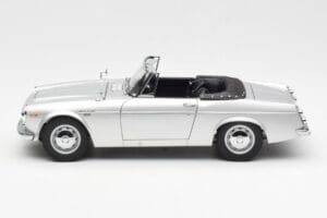 Datsun Fairlady 2000 SR311 Roadster Srebrna AUTOart 1:18 77432 Kovina – slika 4 od 8