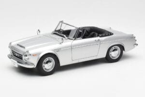 Datsun Fairlady 2000 SR311 Roadster Srebrna AUTOart 1:18 77432 Kovina