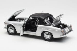 Datsun Fairlady 2000 SR311 Roadster Srebrna AUTOart 1:18 77432 Kovina – slika 5 od 8