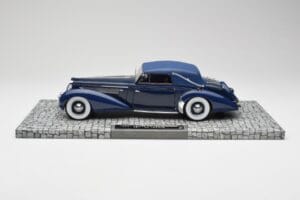 Delage D8-120 Kabriolet Two Tone Moder Minichamps 1:18 107115132 Smola – slika 3 od 6