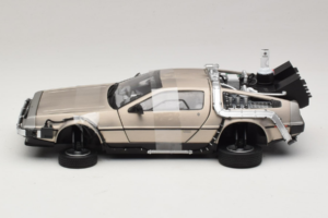 DeLorean DMC-12 Back to the Future Time Machine Sun Star 1:18 2710 Kovina – slika 3 od 6