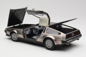 DeLorean DMC-12 LK Srebrna Sun Star 1:18 2701 Kovina – slika 5 od 8