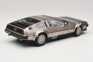 DeLorean DMC-12 Srebrn Sun Star 1:18 2703 Kovina – slika 2 od 6