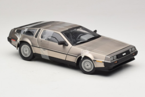 DeLorean DMC-12 Srebrn Sun Star 1:18 2703 Kovina – slika 4 od 6