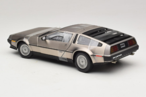 DeLorean DMC-12 Srebrn Sun Star 1:18 2703 Kovina – slika 5 od 6