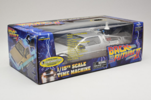 DeLorean DMC-12 Time Machine Back to the Future II Diamond 1:15 210123 Kovina – slika 2 od 3
