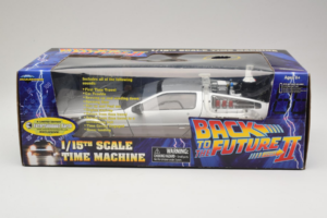 DeLorean DMC-12 Time Machine Back to the Future II Diamond 1:15 210123 Kovina