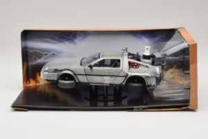 DeLorean DMC-12 Time Machine Back to the Future II Jada 1:24 253255021 Kovina