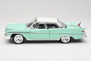 DeSoto Adventurer Zelena Road Signature 1:18 92738-R1 Kovina – slika 4 od 8