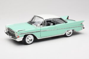 DeSoto Adventurer Zelena Road Signature 1:18 92738-R1 Kovina