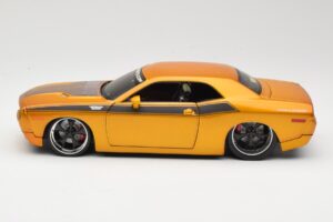 Dodge Challenger Concept Zlat Maisto 1:18 31320 Kovina – slika 4 od 8