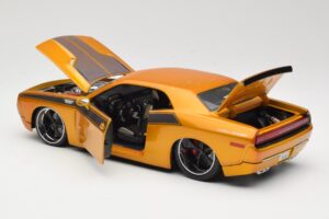 Dodge Challenger Concept Zlat Maisto 1:18 31320 Kovina – slika 5 od 8