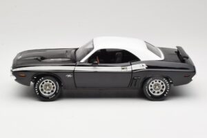 Dodge Challenger R/T Črn & Bel ERTL 1:18 36549 Kovina – slika 4 od 8