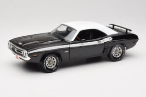 Dodge Challenger R/T Črn & Bel ERTL 1:18 36549 Kovina