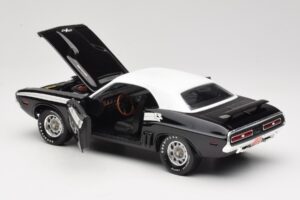 Dodge Challenger R/T Črn & Bel ERTL 1:18 36549 Kovina – slika 5 od 8