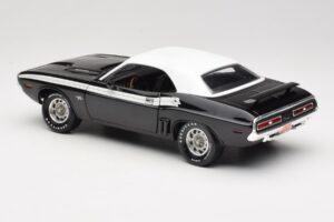 Dodge Challenger R/T Črn & Bel ERTL 1:18 36549 Kovina – slika 7 od 8