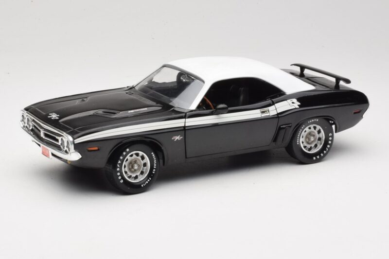 Dodge Challenger R/T Črn & Bel ERTL 1:18 36549 Kovina