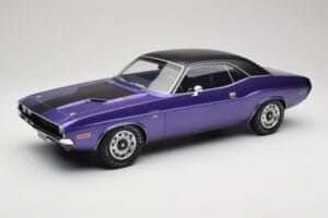 Dodge Challenger R/T Plum Crazy Otto 1:12 G083 Smola