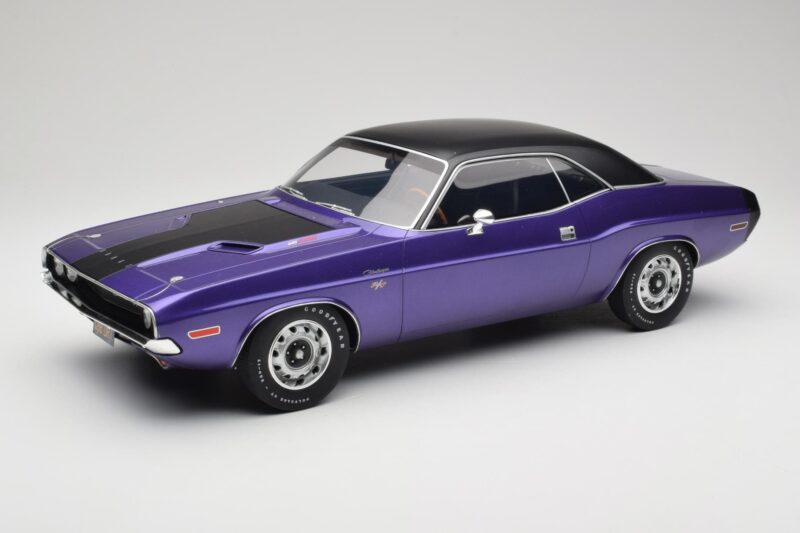 Dodge Challenger R/T Plum Crazy Otto 1:12 G083 Smola