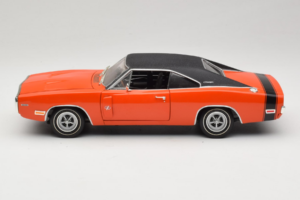 Dodge Charger R/T Oranžen & Črn American Muscle 1:18 39314 Kovina – slika 4 od 8