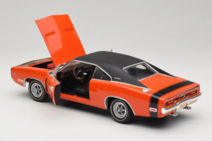 Dodge Charger R/T Oranžen & Črn American Muscle 1:18 39314 Kovina – slika 5 od 8