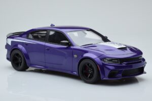 Dodge Charger Super Bee Vijoličen GT Spirit 1:18 GT895 Smola – slika 4 od 6