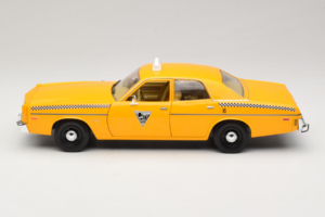 Dodge Monaco Taxi Rocky III GreenLight 1:18 19111 Kovina – slika 4 od 8