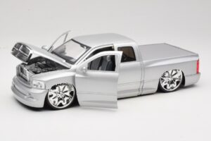 Dodge Ram Tuned Srebrn Jada 1:18 63162-SM Kovina – slika 2 od 8