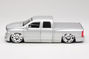 Dodge Ram Tuned Srebrn Jada 1:18 63162-SM Kovina – slika 4 od 8
