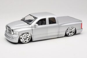 Dodge Ram Tuned Srebrn Jada 1:18 63162-SM Kovina
