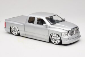 Dodge Ram Tuned Srebrn Jada 1:18 63162-SM Kovina – slika 6 od 8