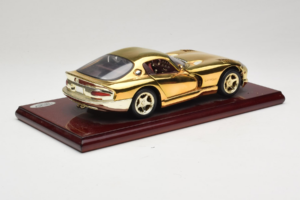 Dodge Viper GTS Gold Plated 23K Maisto 1:18 GP001 Kovina – slika 4 od 8