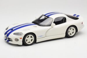 Dodge Viper GTS Stone White GT Spirit 1:18 GT940 Smola