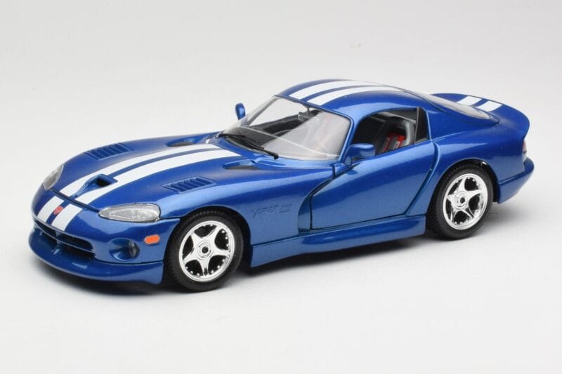 Dodge Viper GTS SR II Modra z Belimi Črtami Bburago 1:18 3330 Kovina
