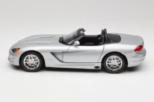 Dodge Viper SRT-10 Bright Srebrna Bburago 1:18 34908 Kovina – slika 4 od 8