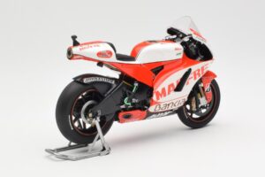 Ducati Desmosedici GP11 #8 H. Barbera Ducati MotoGP Team MotoGP 2011 Minichamps 1:12 123110008 Kovina – slika 3 od 6