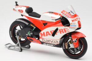 Ducati Desmosedici GP11 #8 H. Barbera Ducati MotoGP Team MotoGP 2011 Minichamps 1:12 123110008 Kovina – slika 4 od 6