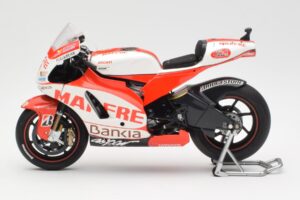 Ducati Desmosedici GP11 #8 H. Barbera Ducati MotoGP Team MotoGP 2011 Minichamps 1:12 123110008 Kovina