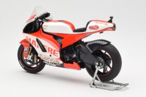 Ducati Desmosedici GP11 #8 H. Barbera Ducati MotoGP Team MotoGP 2011 Minichamps 1:12 123110008 Kovina – slika 5 od 6