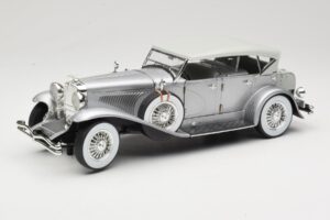 Duesenberg SJ Srebrna GreenLight 1:18 13525 Kovina