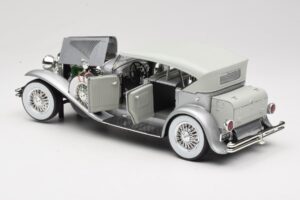 Duesenberg SJ Srebrna GreenLight 1:18 13525 Kovina – slika 5 od 8