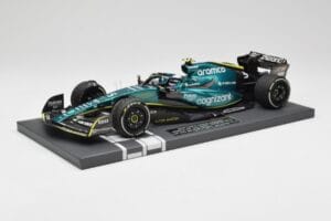 Aston Martin AMR22 Aramco #5 S. Vettel Abu Dhabi GP 2022 Last Race Collector's Edition Minichamps 1:18 117222205 Smola – slika 2 od 7