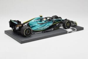 Aston Martin AMR22 Aramco #5 S. Vettel Abu Dhabi GP 2022 Last Race Collector's Edition Minichamps 1:18 117222205 Smola – slika 3 od 7