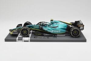 Aston Martin AMR22 Aramco #5 S. Vettel Abu Dhabi GP 2022 Last Race Collector's Edition Minichamps 1:18 117222205 Smola