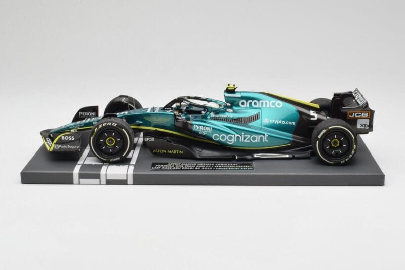 Aston Martin AMR22 Aramco #5 S. Vettel Abu Dhabi GP 2022 Last Race Collector's Edition Minichamps 1:18 117222205 Smola