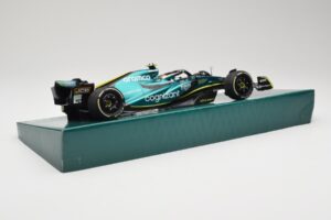 Aston Martin AMR22 #5 S. Vettel Last Race Abu Dhabi GP 2022 Minichamps 1:18 147222205 Smola – slika 3 od 7
