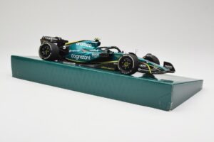 Aston Martin AMR22 #5 S. Vettel Last Race Abu Dhabi GP 2022 Minichamps 1:18 147222205 Smola – slika 4 od 7