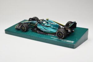 Aston Martin AMR22 #5 S. Vettel Last Race Abu Dhabi GP 2022 Minichamps 1:18 147222205 Smola – slika 5 od 7