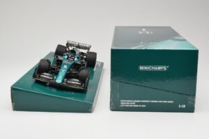 Aston Martin AMR22 #5 S. Vettel Last Race Abu Dhabi GP 2022 Minichamps 1:18 147222205 Smola – slika 6 od 7