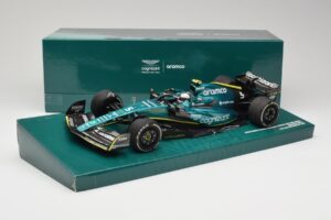 Aston Martin AMR22 #5 S. Vettel Last Race Abu Dhabi GP 2022 Minichamps 1:18 147222205 Smola – slika 7 od 7